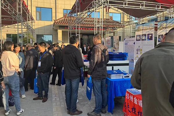 為客戶介紹我們的產品-直讀光譜儀 /cxyq/20231017131751-FsAtFmts9JEceZRb34sDcvz01CpF.jpg