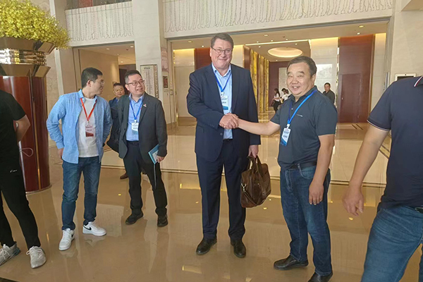 與國外專家牽手 /cxyq/20231030103134-FuwoirS-6RVt7-jhKx9Hp4UZLTy0.jpg