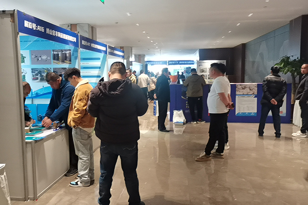 展商展示自家優(yōu)質(zhì)產(chǎn)品 /cxyq/20240321105629-Fh-jhGWfDa9Mi0khbrr6oQYg01Q_.jpg