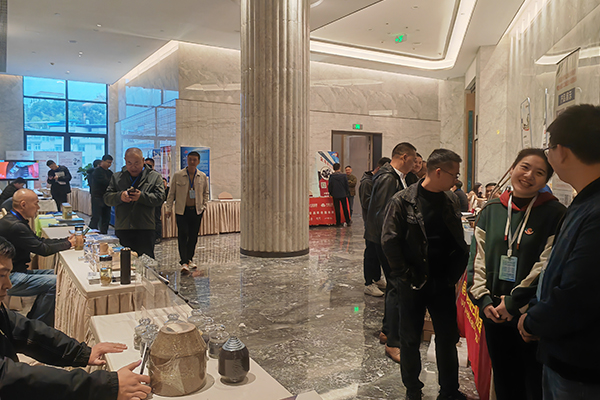 會后交流洽談 /cxyq/20241206123631-FkJJk2R8grI_phsgFtZYN2pZn36v.jpg